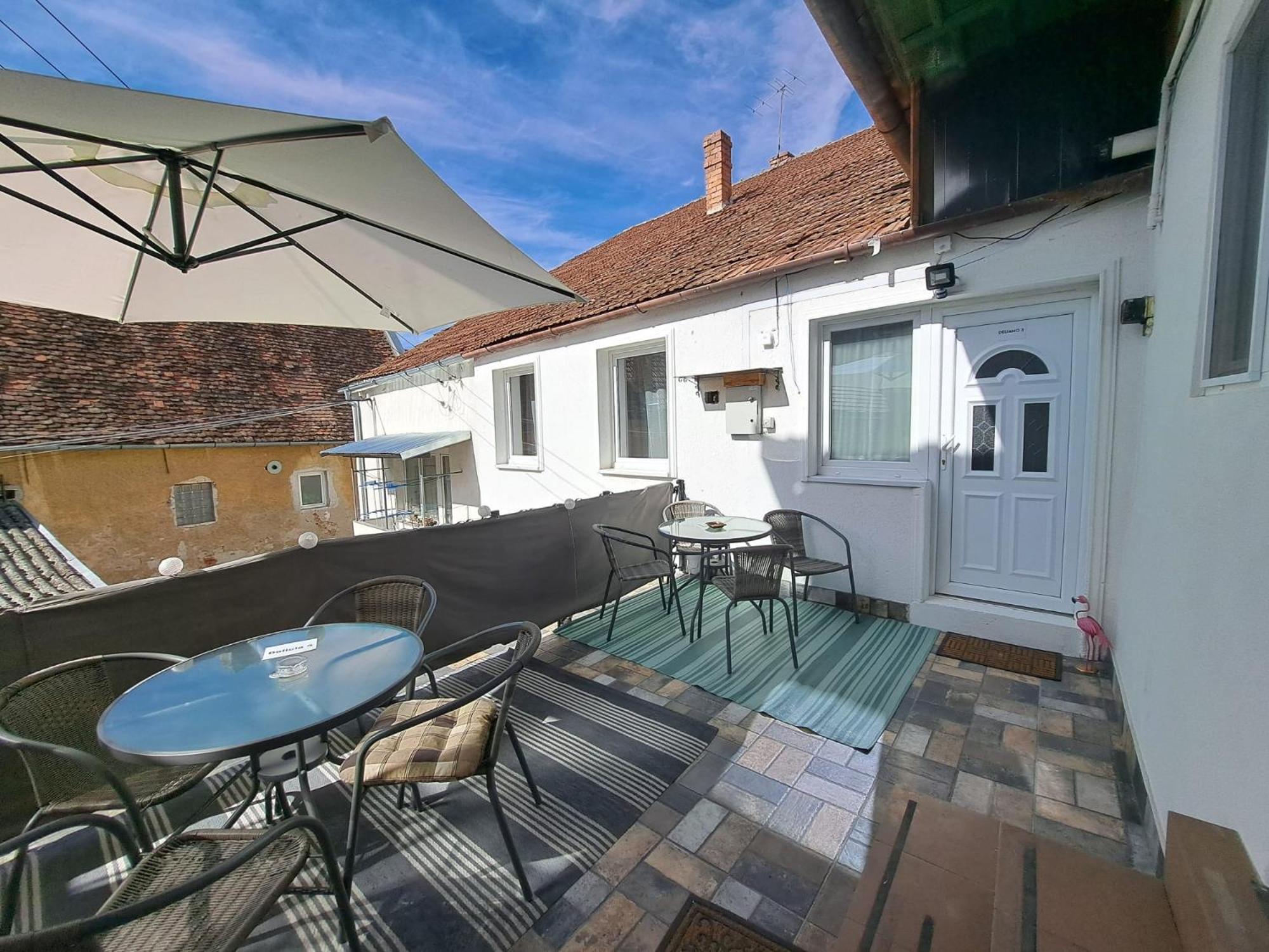Studio With Free Parking In The Center - Deliamo 3 Сібіу Екстер'єр фото